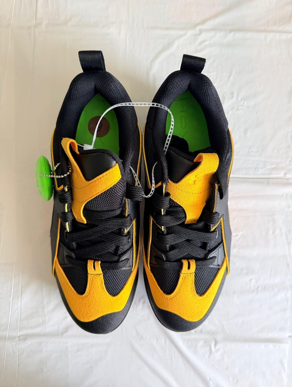 Black and Yellow Athletic Cleats  Under Armour S8 Us